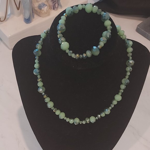 Jewelry - Handcrafted green glass beaded necklace/bracelet set